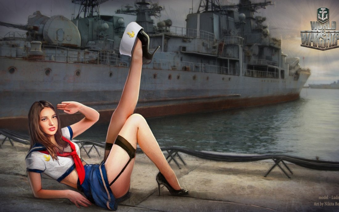 Голышом плещется в воде