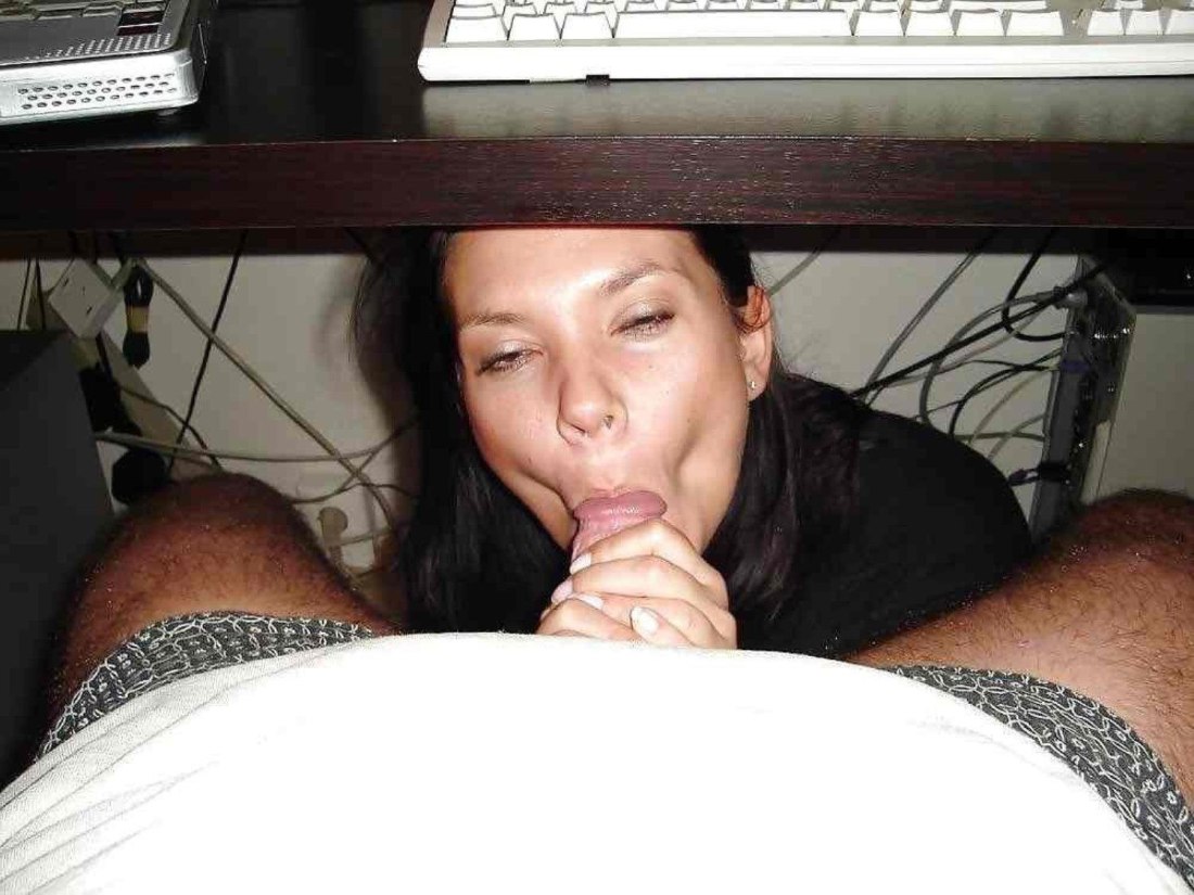 Секретарша отсосала под столом