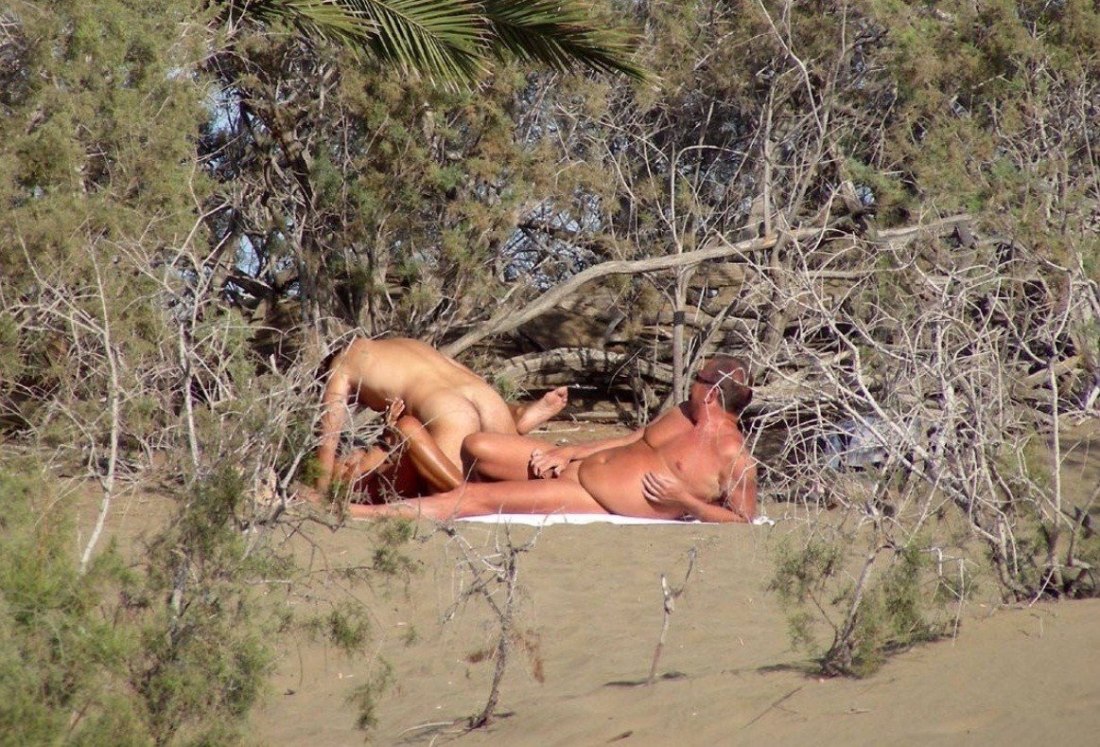 Ебля в воде на пляже подсмотренное