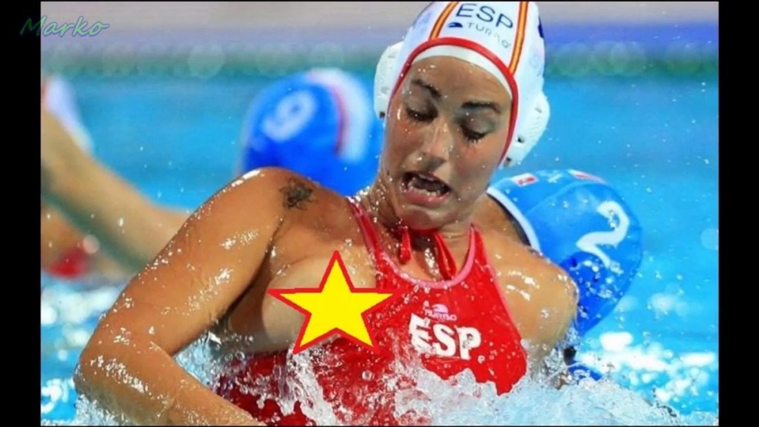 Теннисистки без трусов