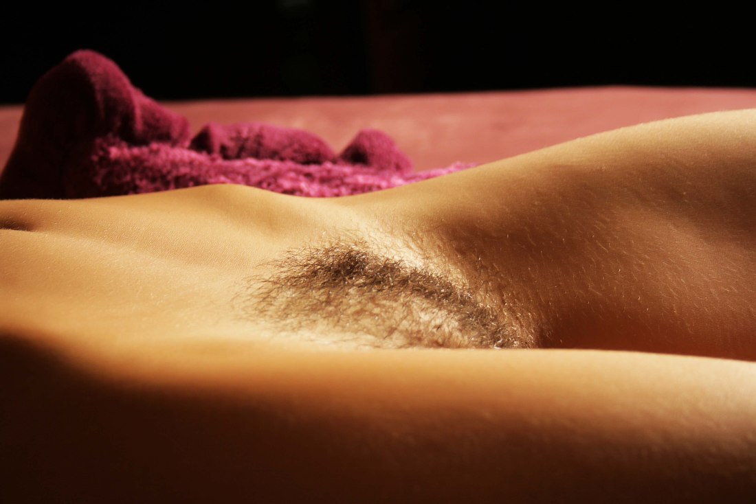 Красивый Загорелый лобок