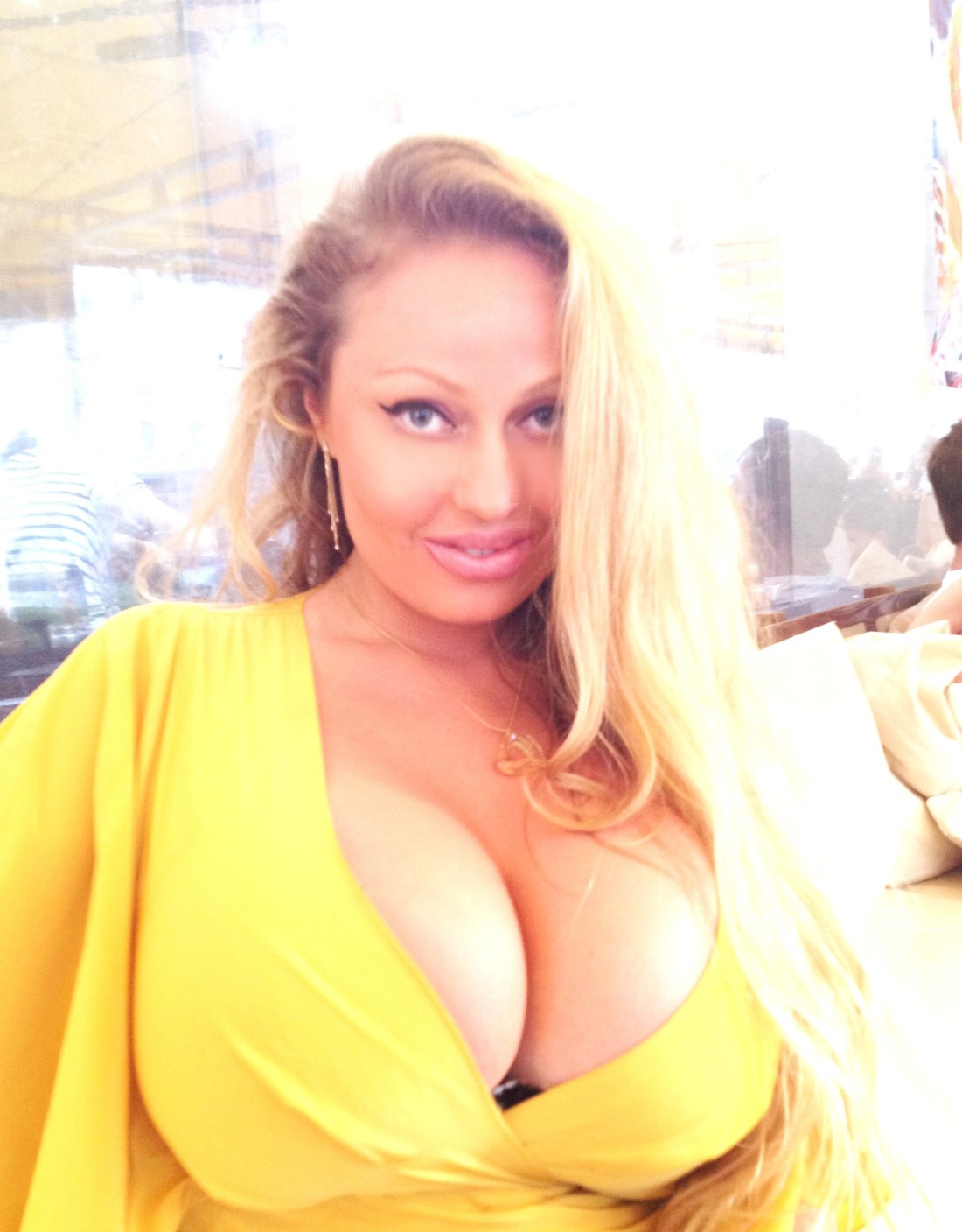 Фиби Кейтс бикини