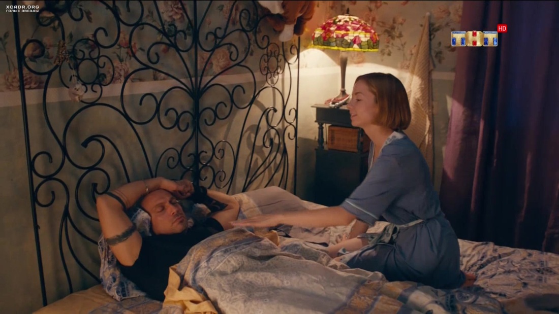 Полина Гренц грудь