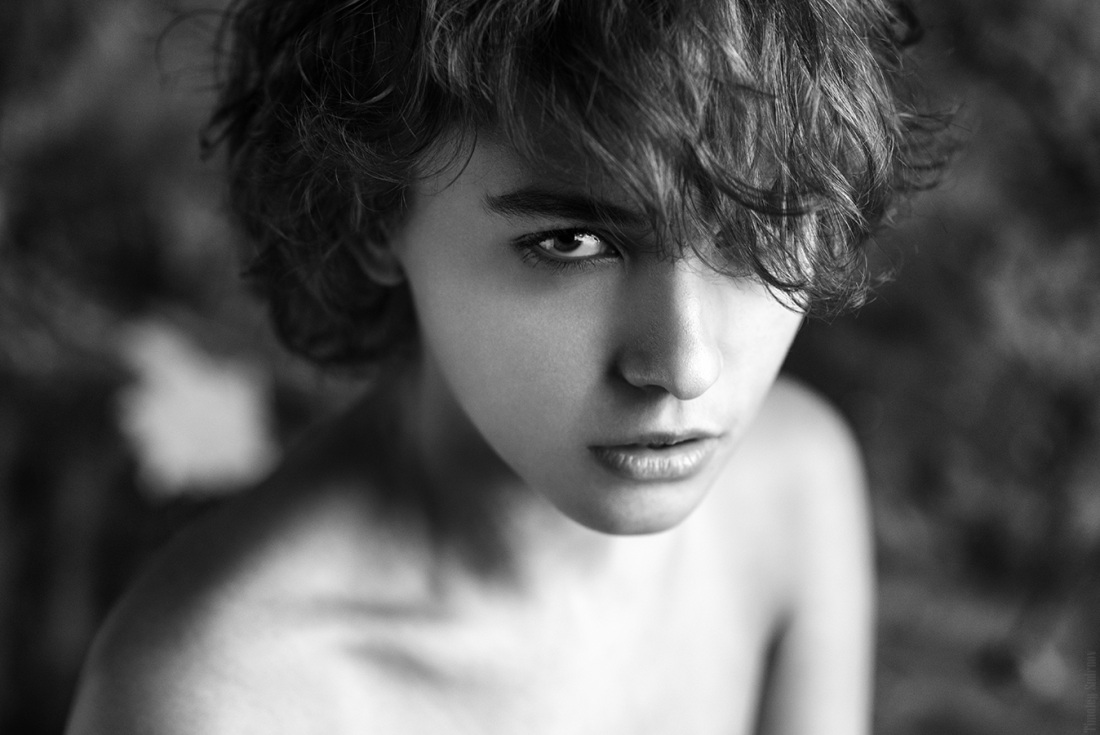 Джессика бил босиком