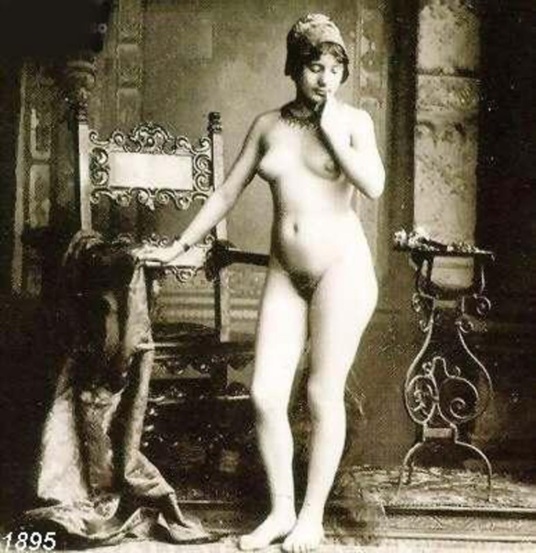 Голые женщины в 1800 веке