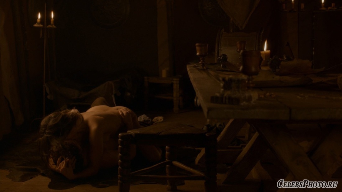 Уна Чаплин постельные сцены