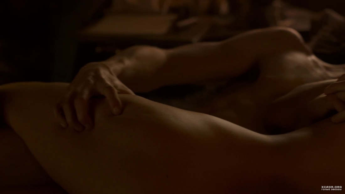 Шарлотта Ле Бон голая попа