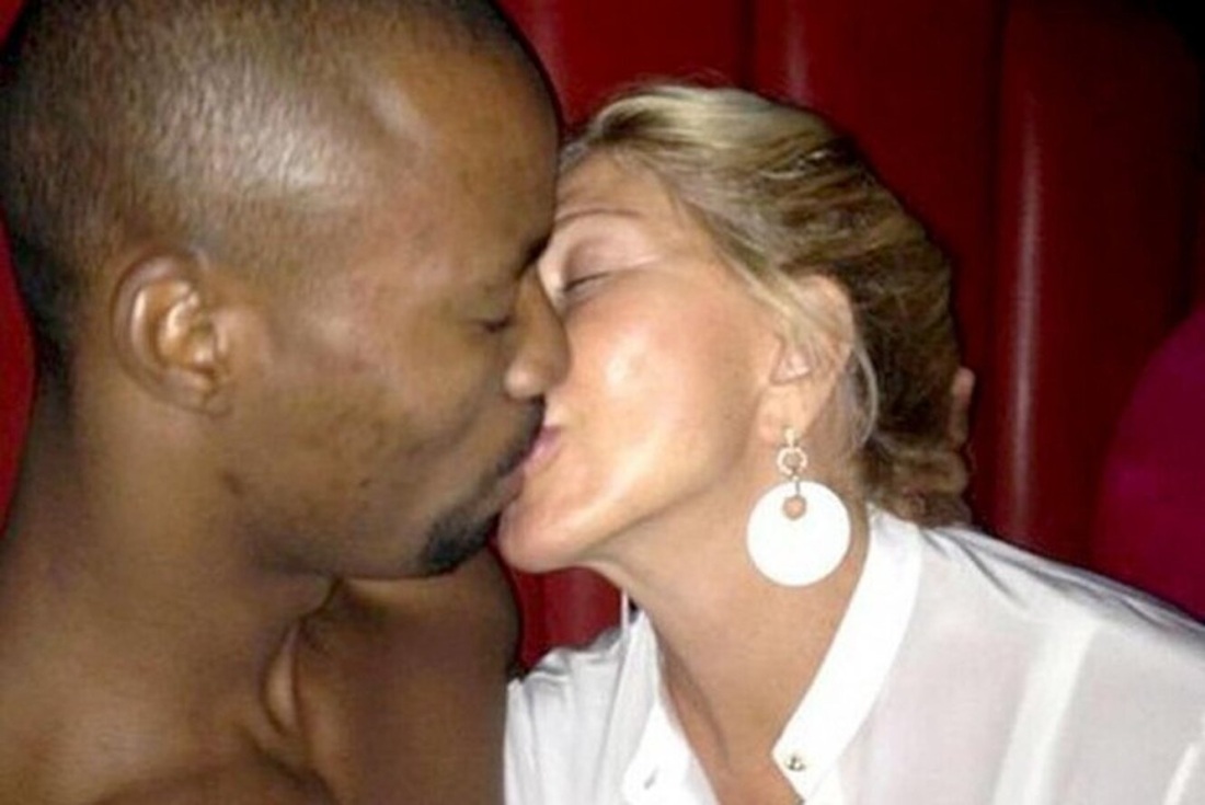 Любовь Успенская босиком