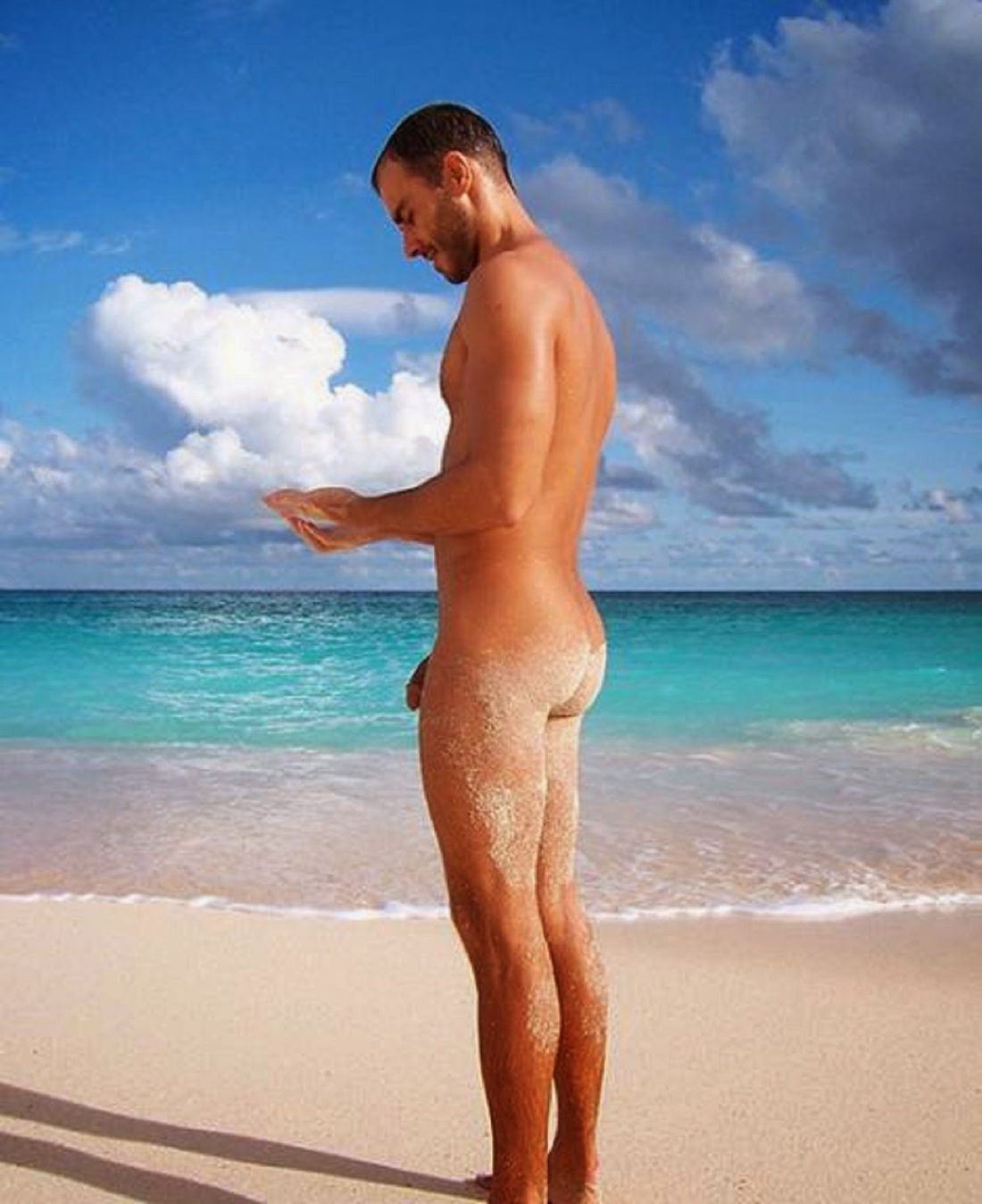 Голые мужики на нудистском пляже (46 фото)