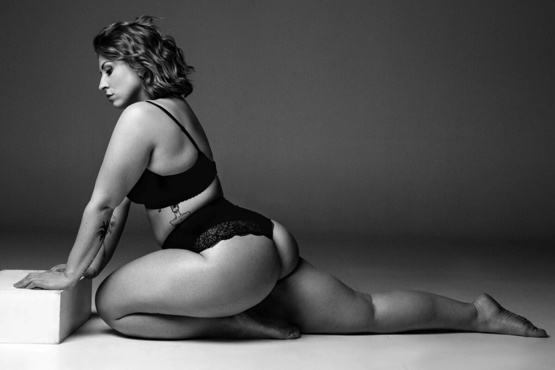 Модель плюс сайз Кейли