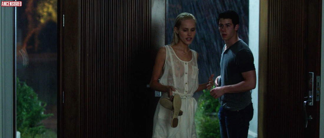 Изабель Фунаро голая в фильмах