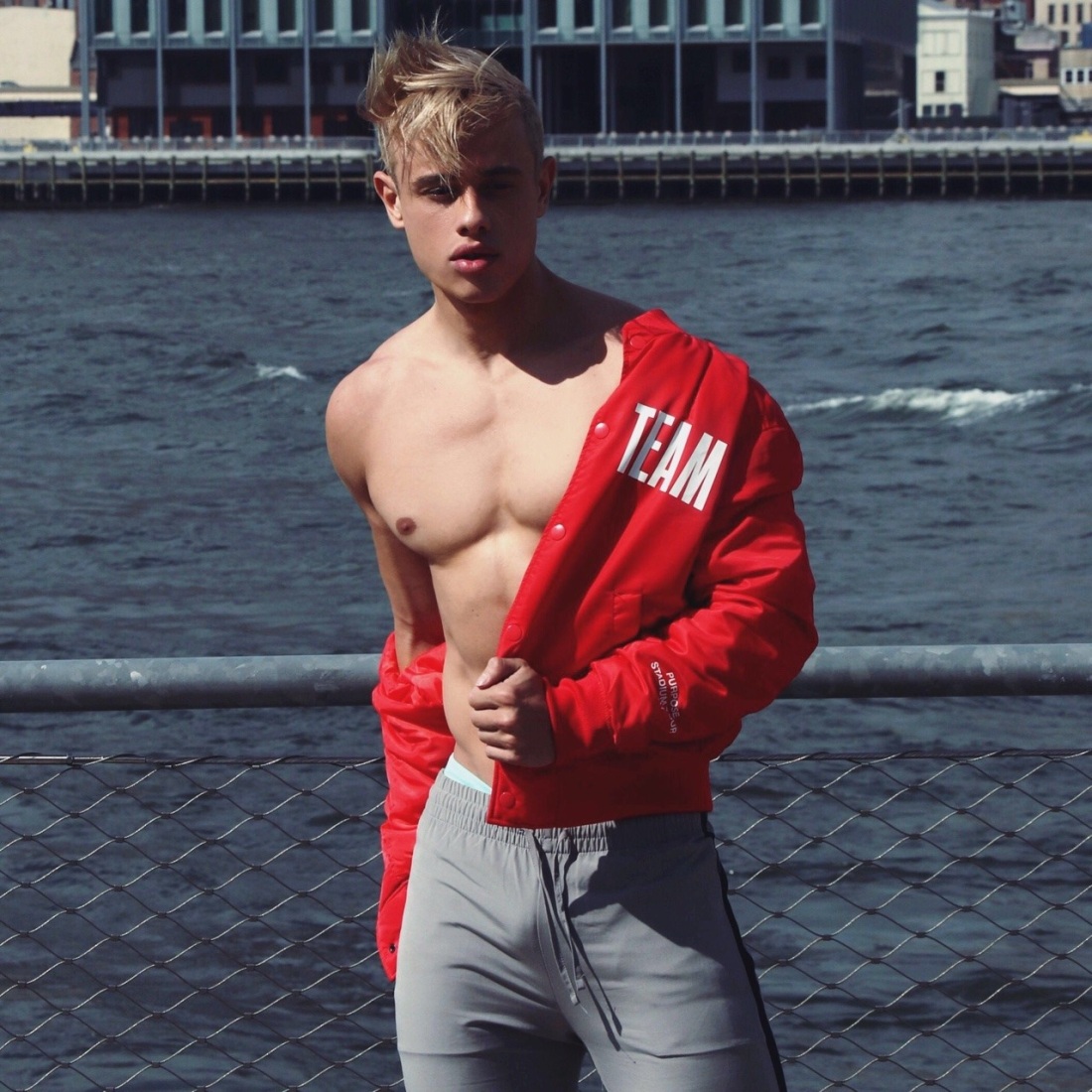 Бугорки парней