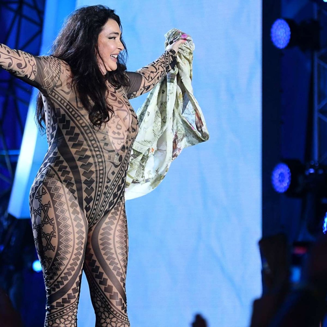 Лолита Милявская в колготках