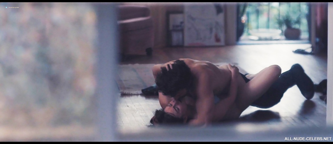 Эротическая сцены Шейлин Вудли