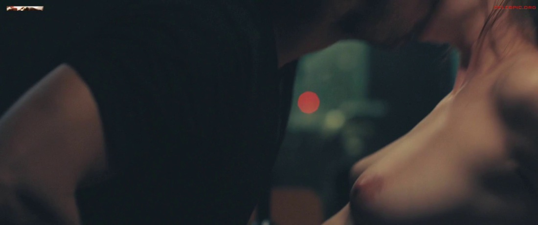 Шейлин Вудли белая птица в метели голая