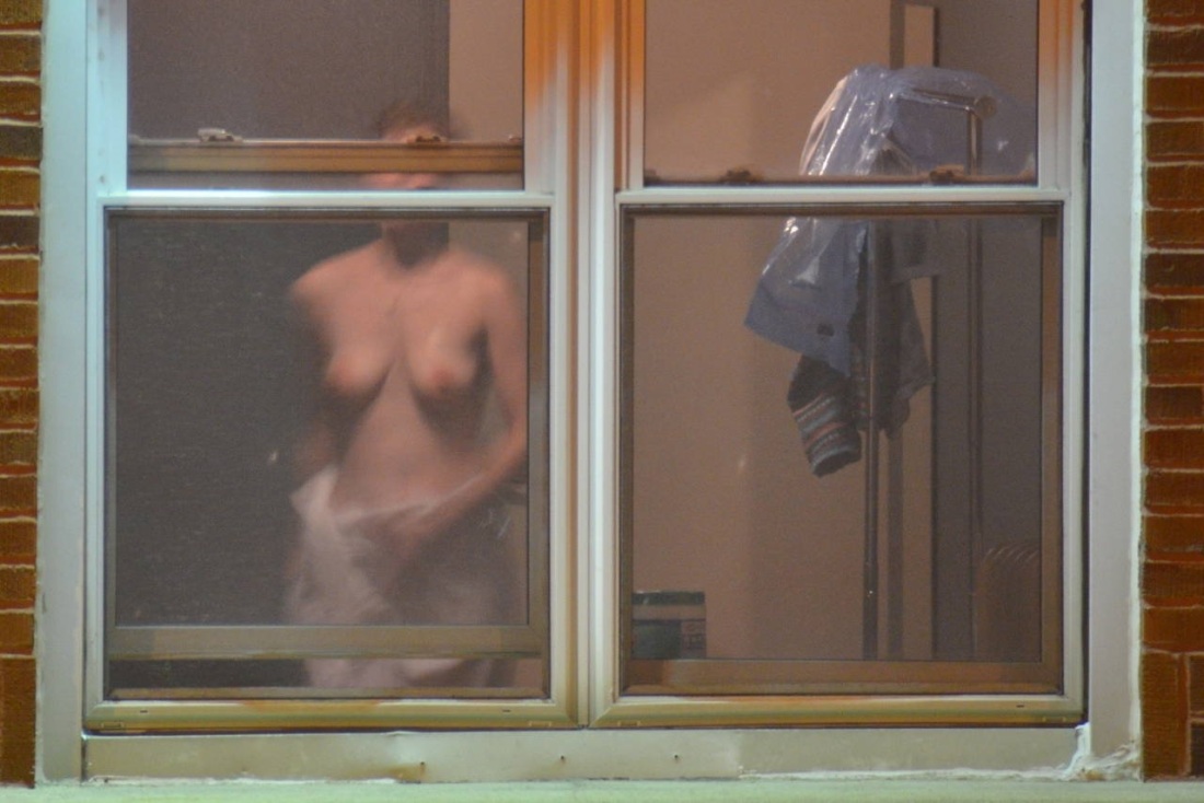 Подглядывание в окна за голыми бабами (41 фото)