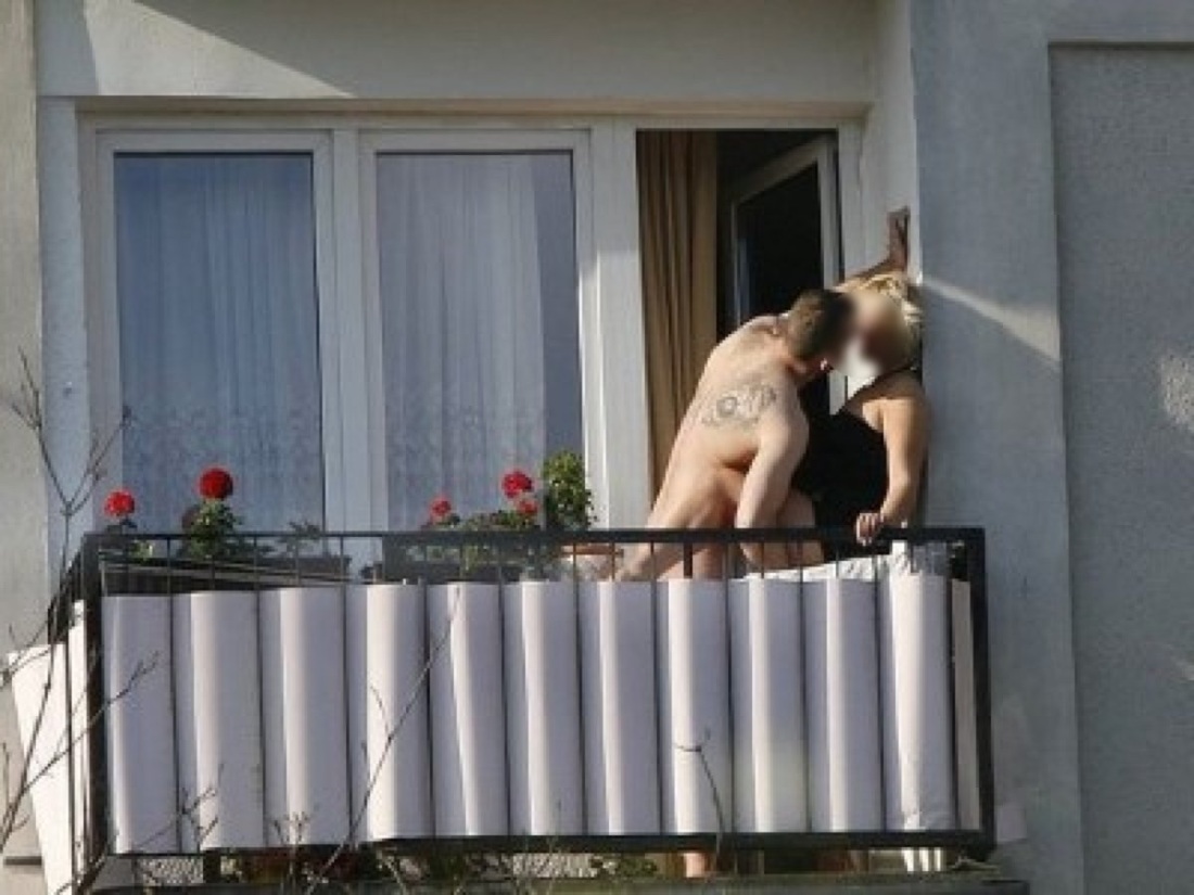 Подсмотрел в окно частное