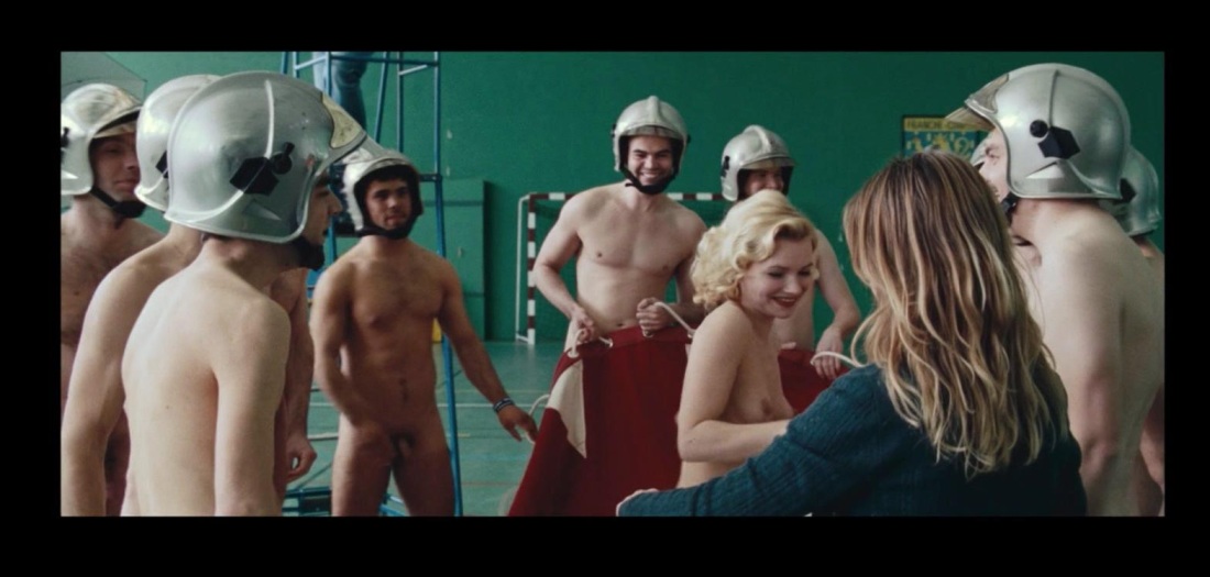 Видео голая модель Sophie Gem