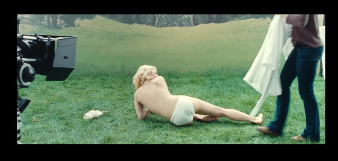 София Майлс голая в фильме