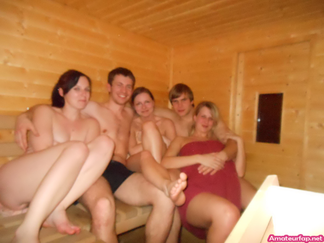 Зрелые бабы в бане с мужиками