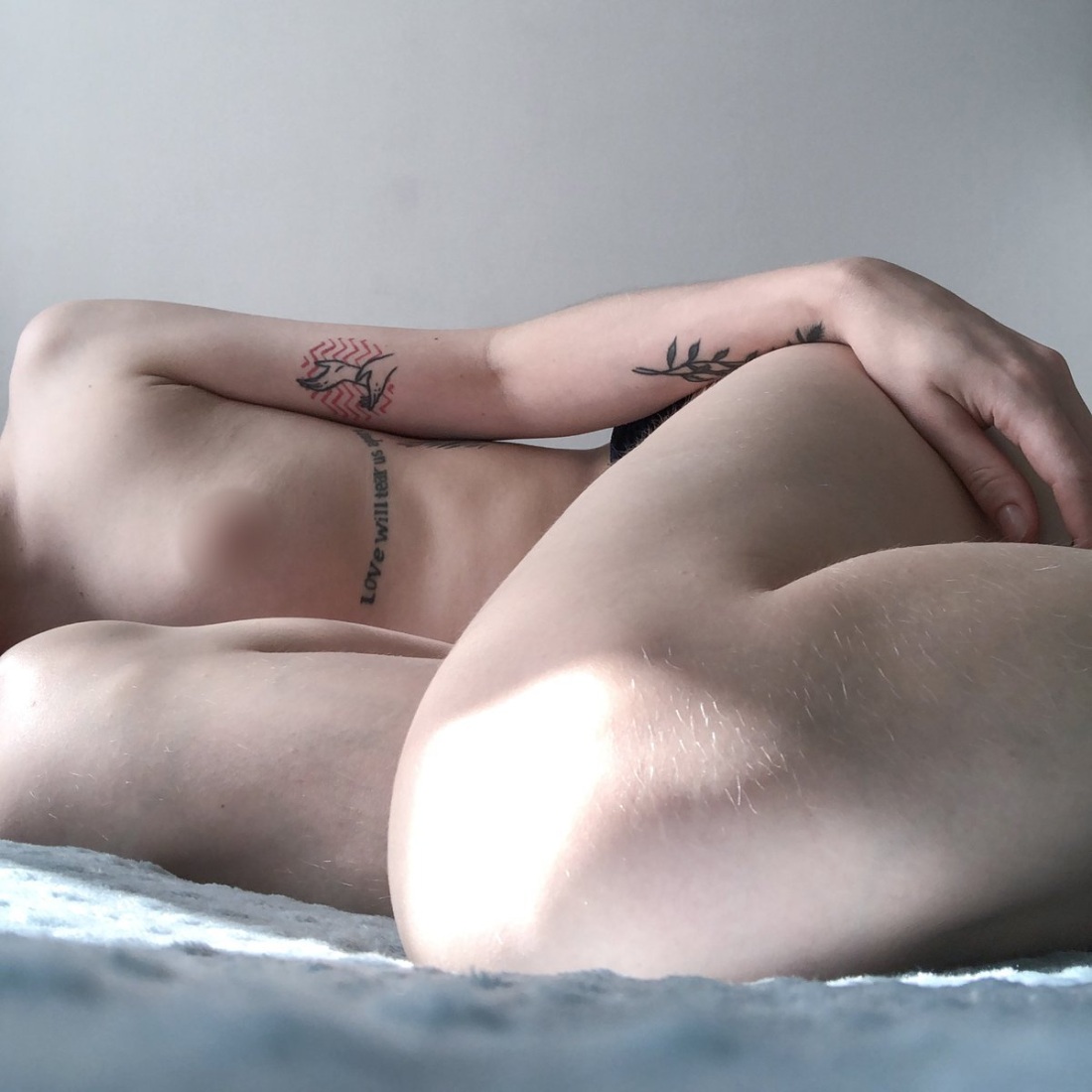 Женские сиськи в синяках