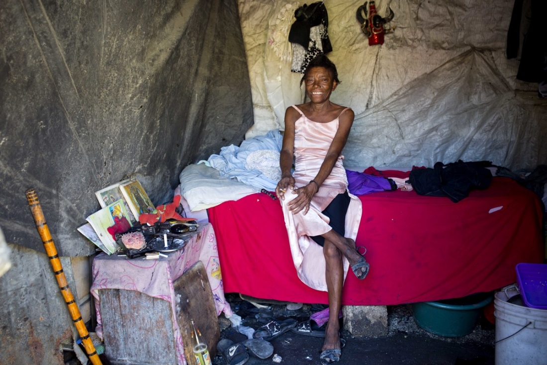 Красивые голые негритянки на пляже