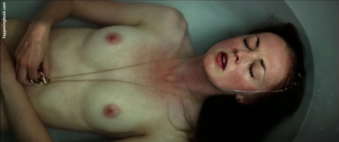 Вероника Лавери топлесс