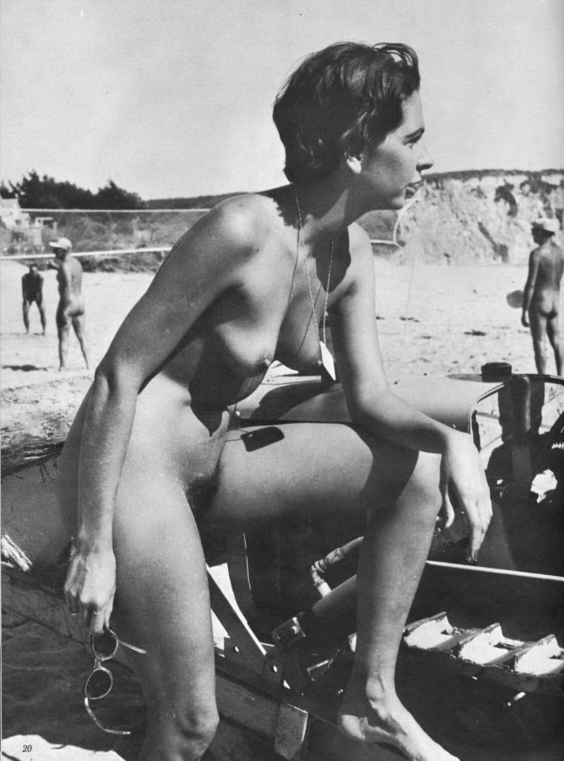 Голые нудистки на пляже ретро