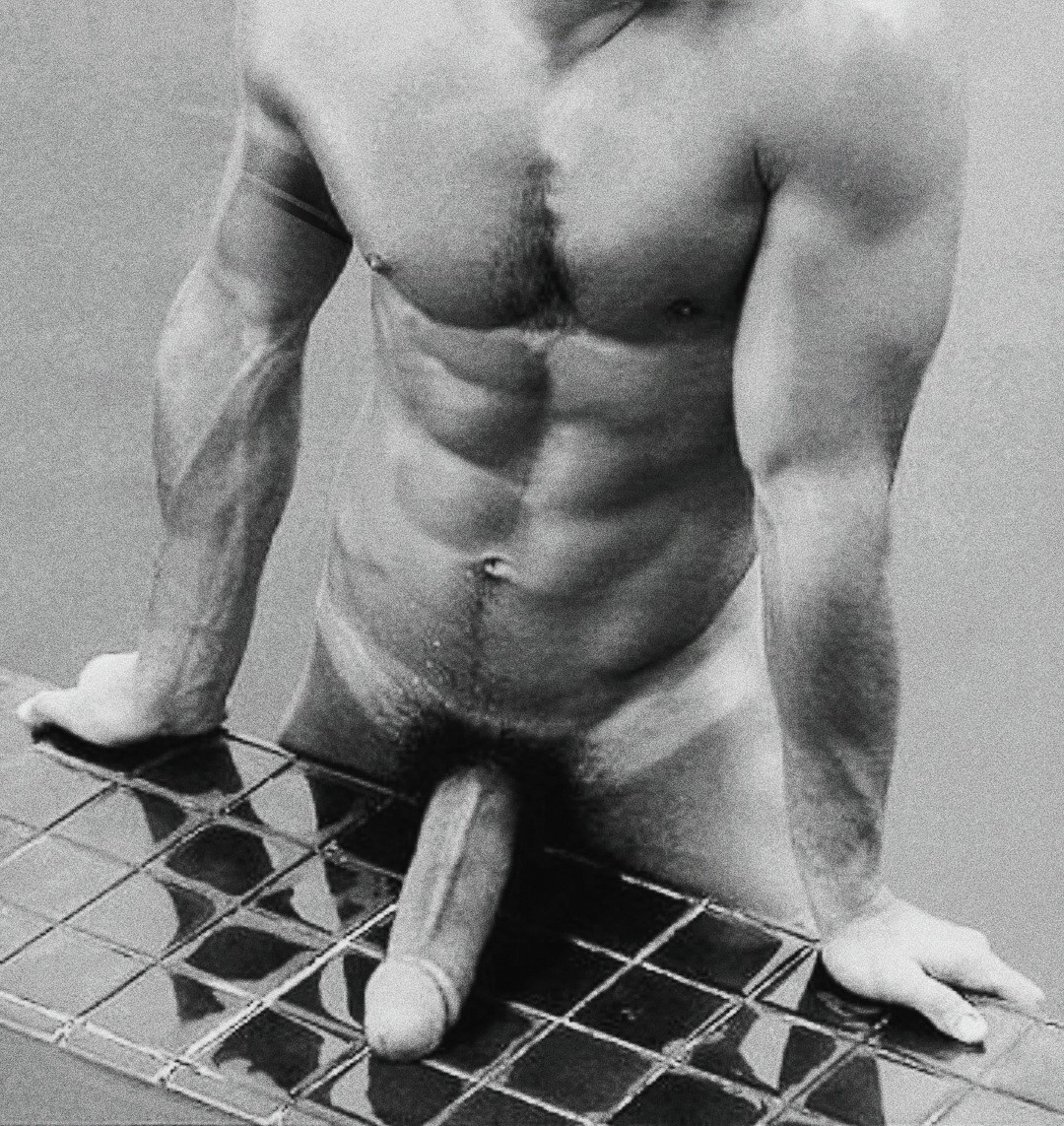 Молодой парень с огромным членом