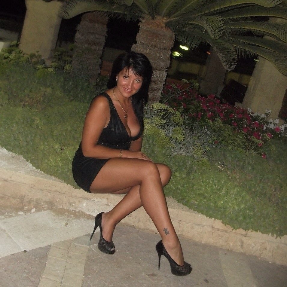 Becki Haddick в чулках