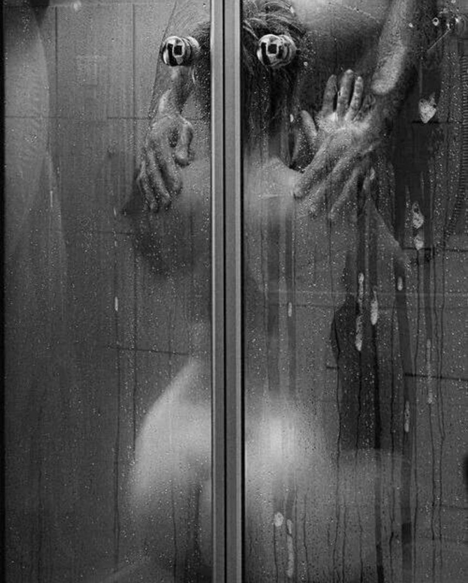 Оральные ласки в душевой