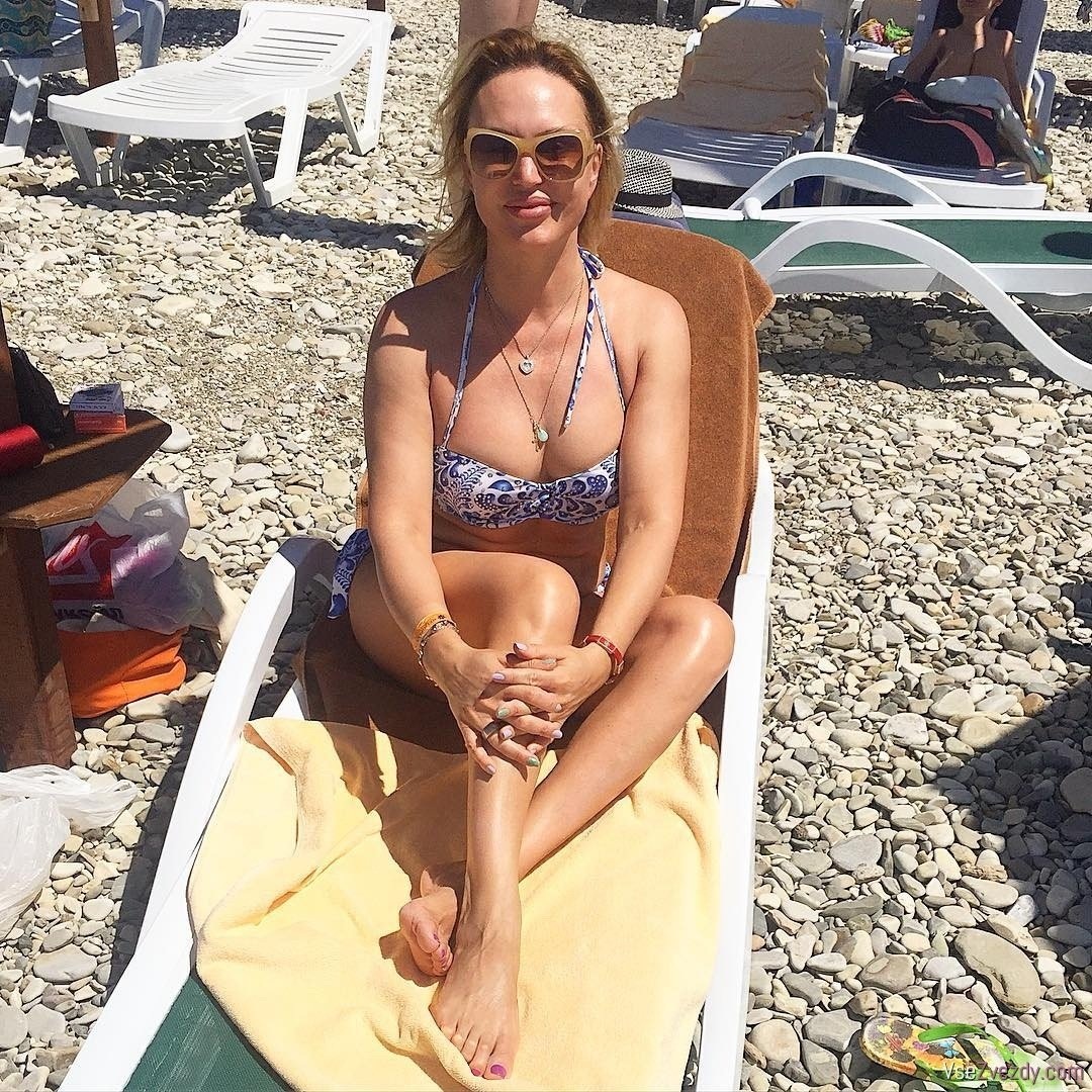 Алла Довлатова фото в купальнике