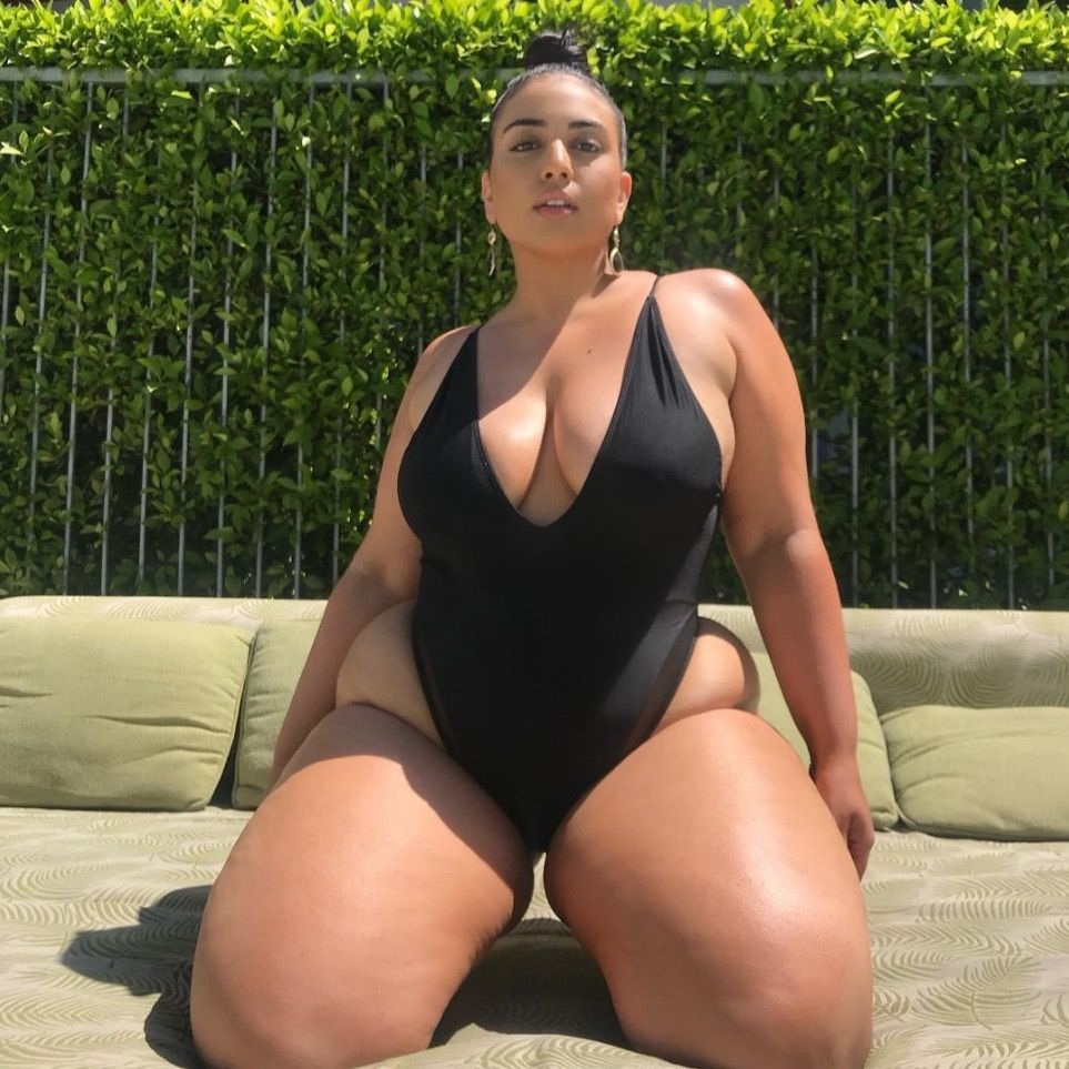 С Chelsea Rose Plus Size