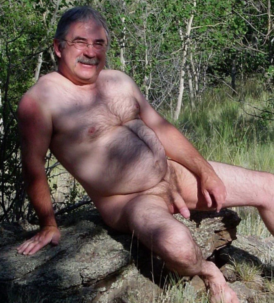 Старый толстый голый мужик
