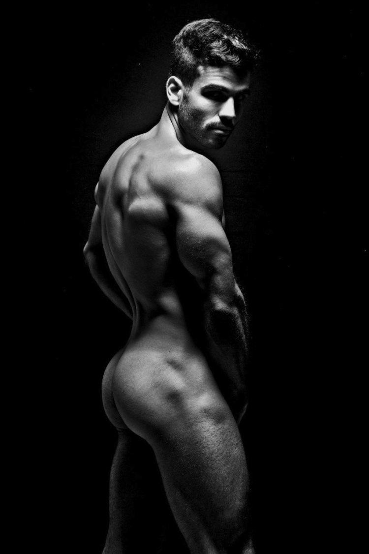 Фотосессия голых мужчин