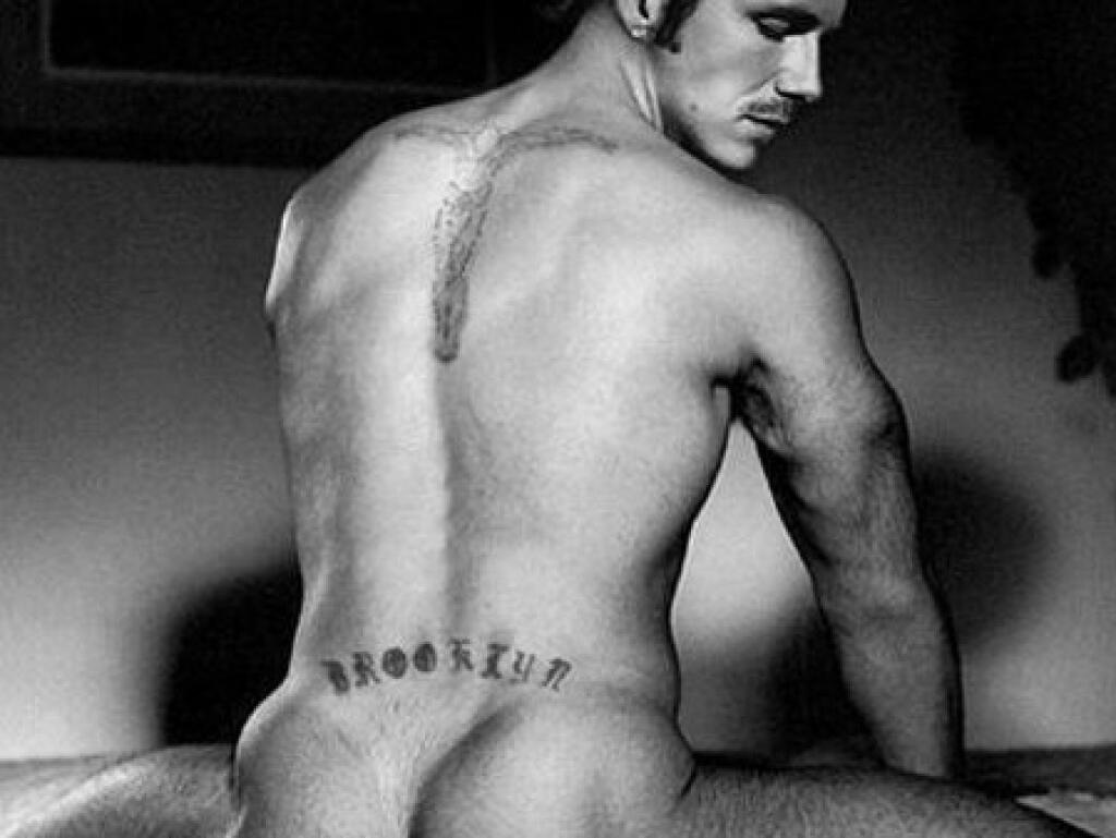 Парни с эрекцией в раздевалках