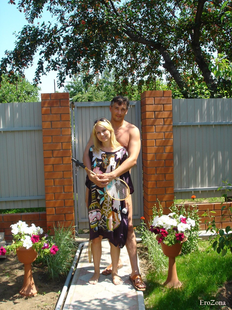 Голые стройные зрелые на даче