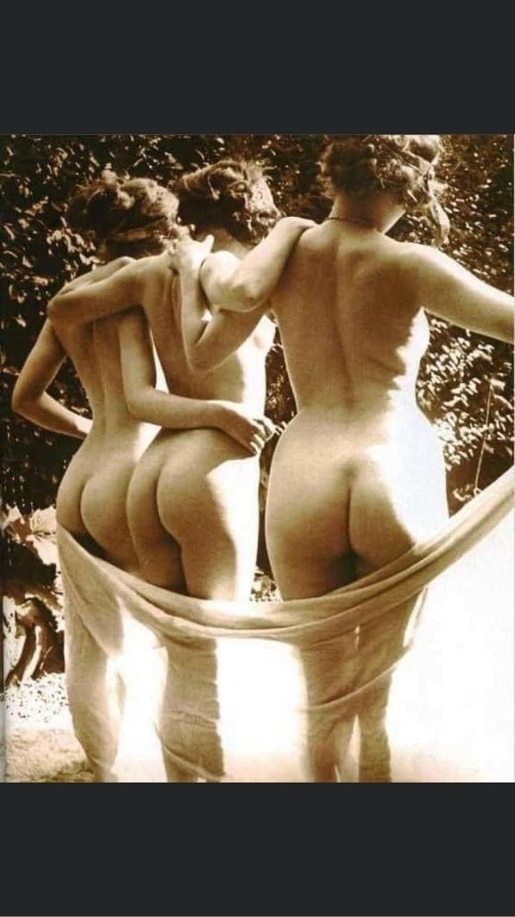 Винтажные голые женские попки