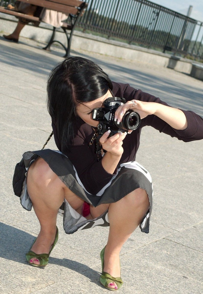 Подглядывание под юбку