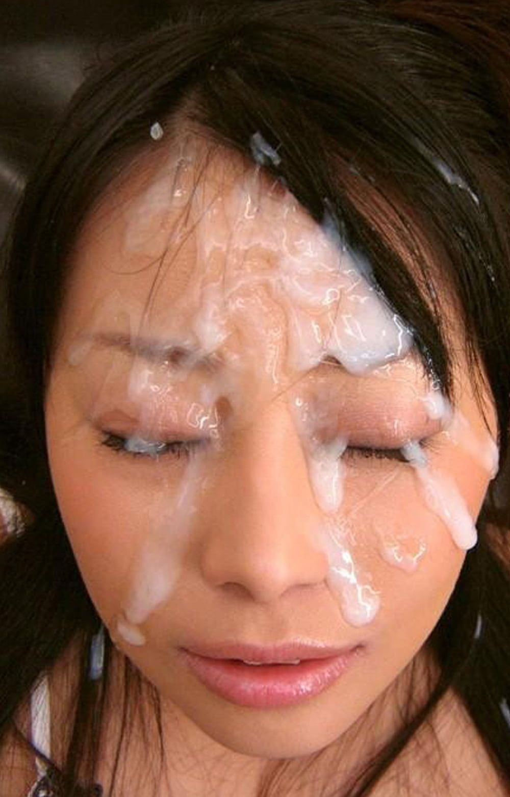 Азиатке кончили на волосы