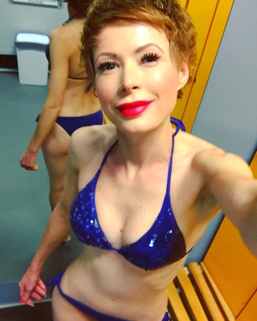 Елена Николаева ведущая декольте