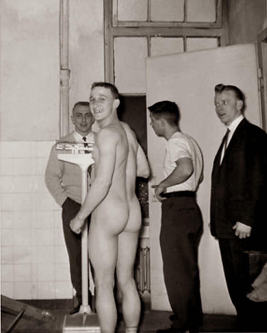 Голые мужики на пляже ретро