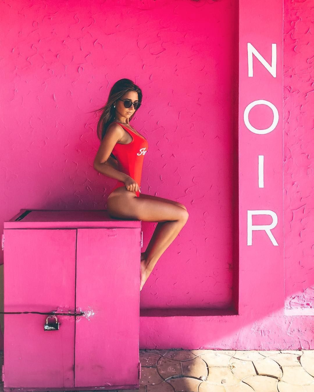 Красивая фигура в зеркале