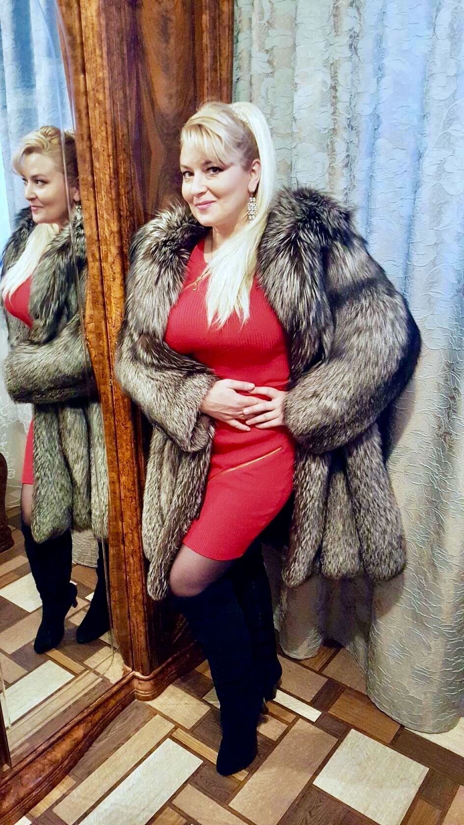 Девушки в мини зимой