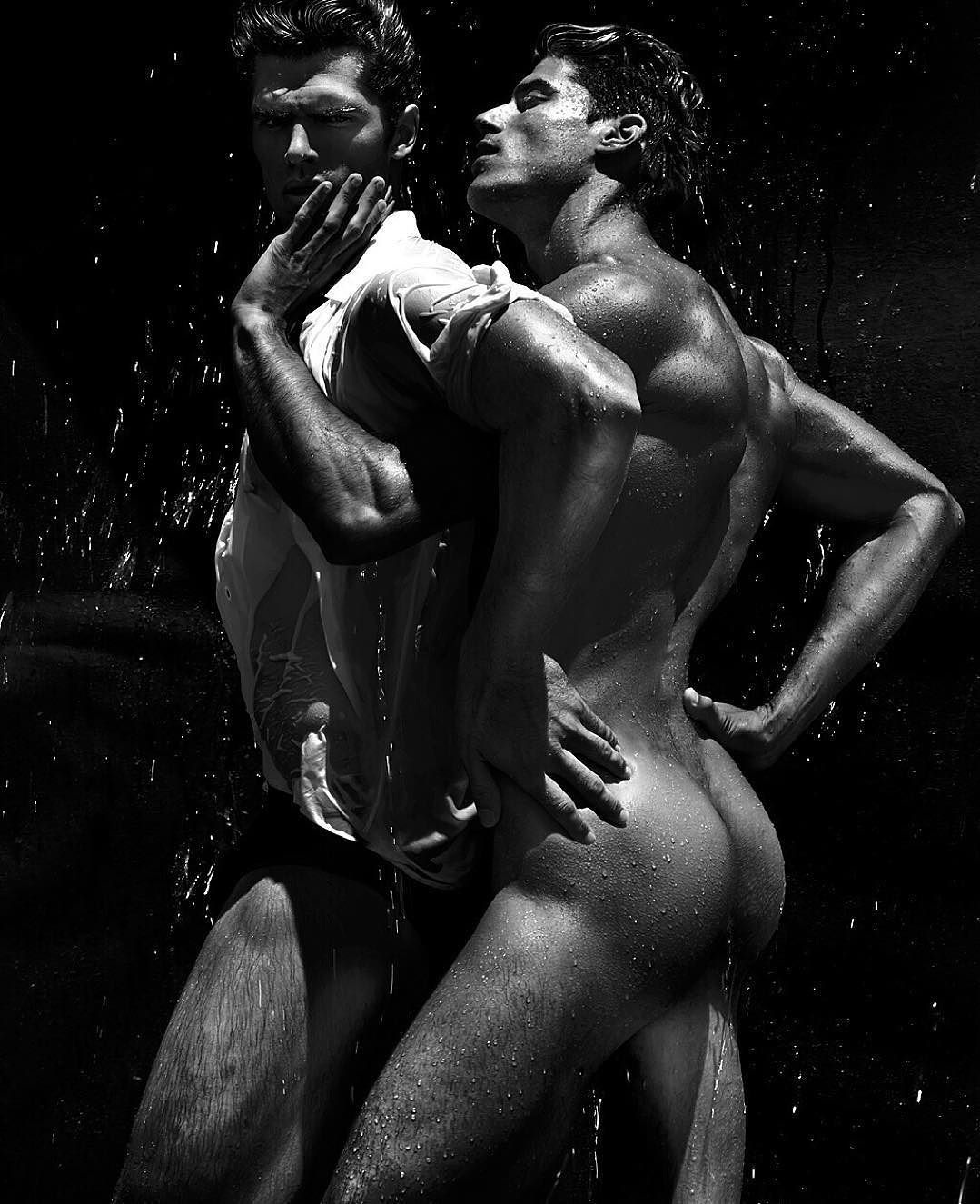 Молодые красивые голые парни