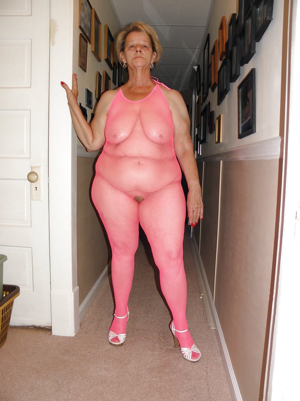 Старые голые с большими бедрами