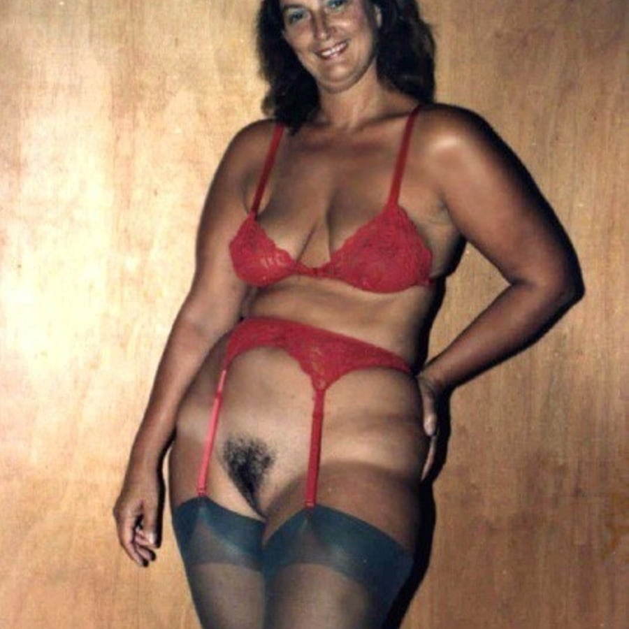 Голые женщины в чулках ретро