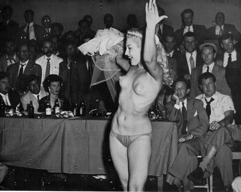 Эротическое шоу кабаре Crazy Horse