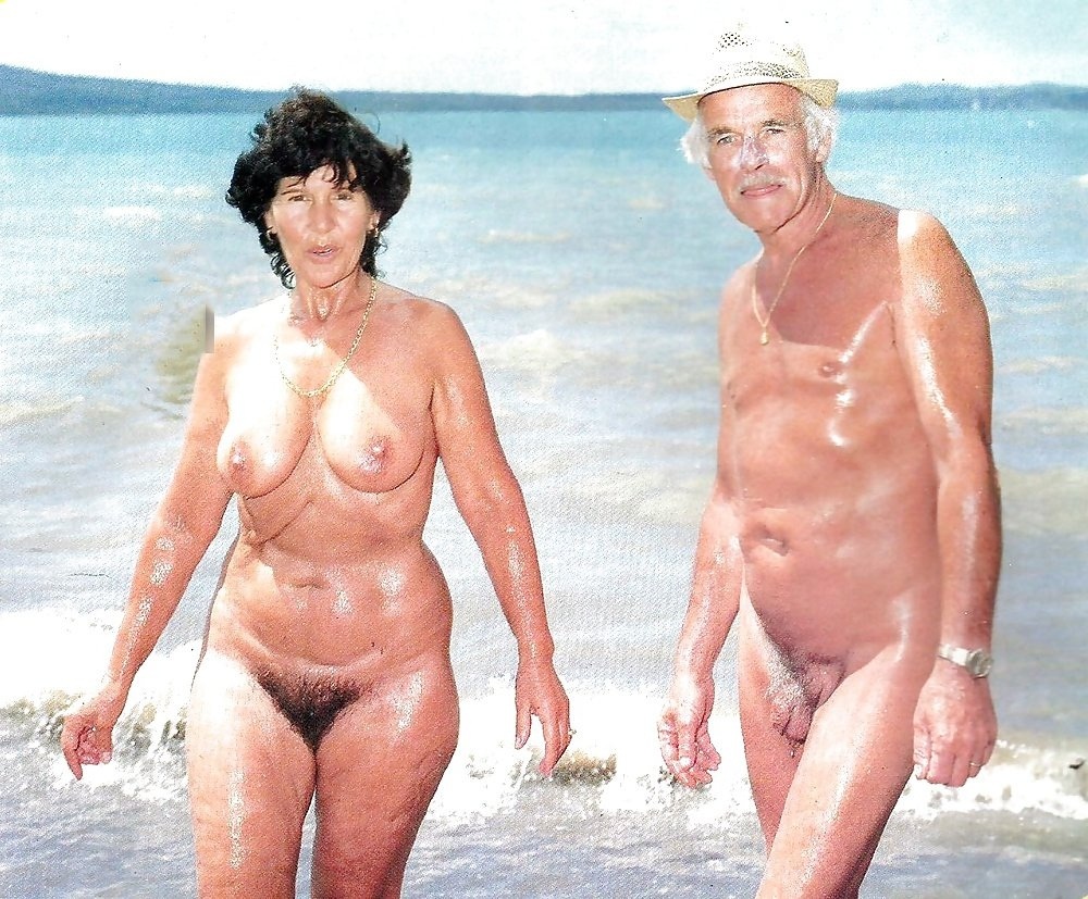 Голая зрелая нудистка ретро