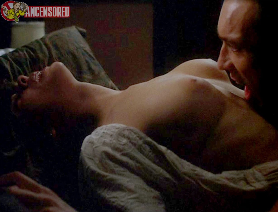 Алисса Милано объятие вампира naked